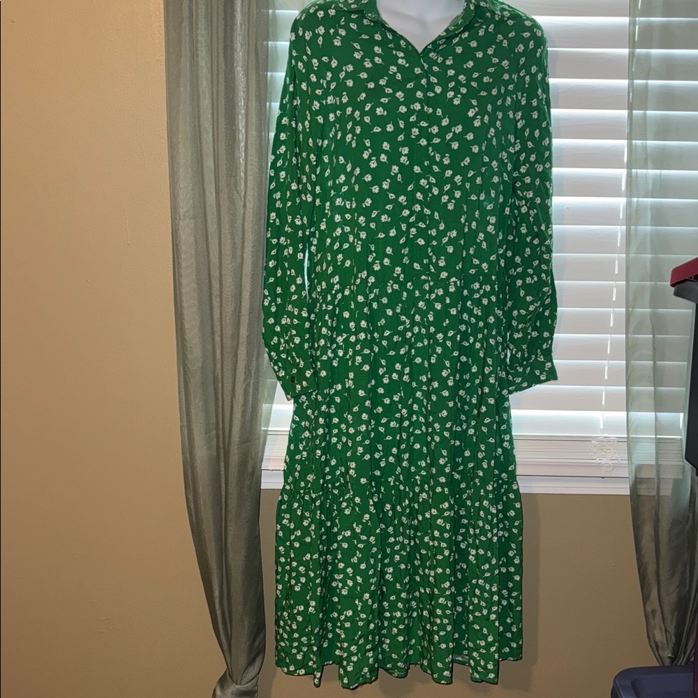 Simple yet eclectic H&M dress in XS very girly
